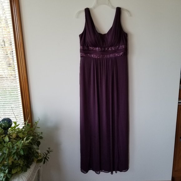 David's Bridal Dresses & Skirts - David's Bridal Plum Deep Purple Sleeveless Double-Banded Detail Long Dress Sz 12